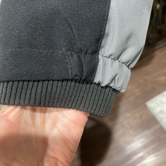 Men’s Bass Pro Shop Black and Gray Hooded Jacket - Picture 4 of 11